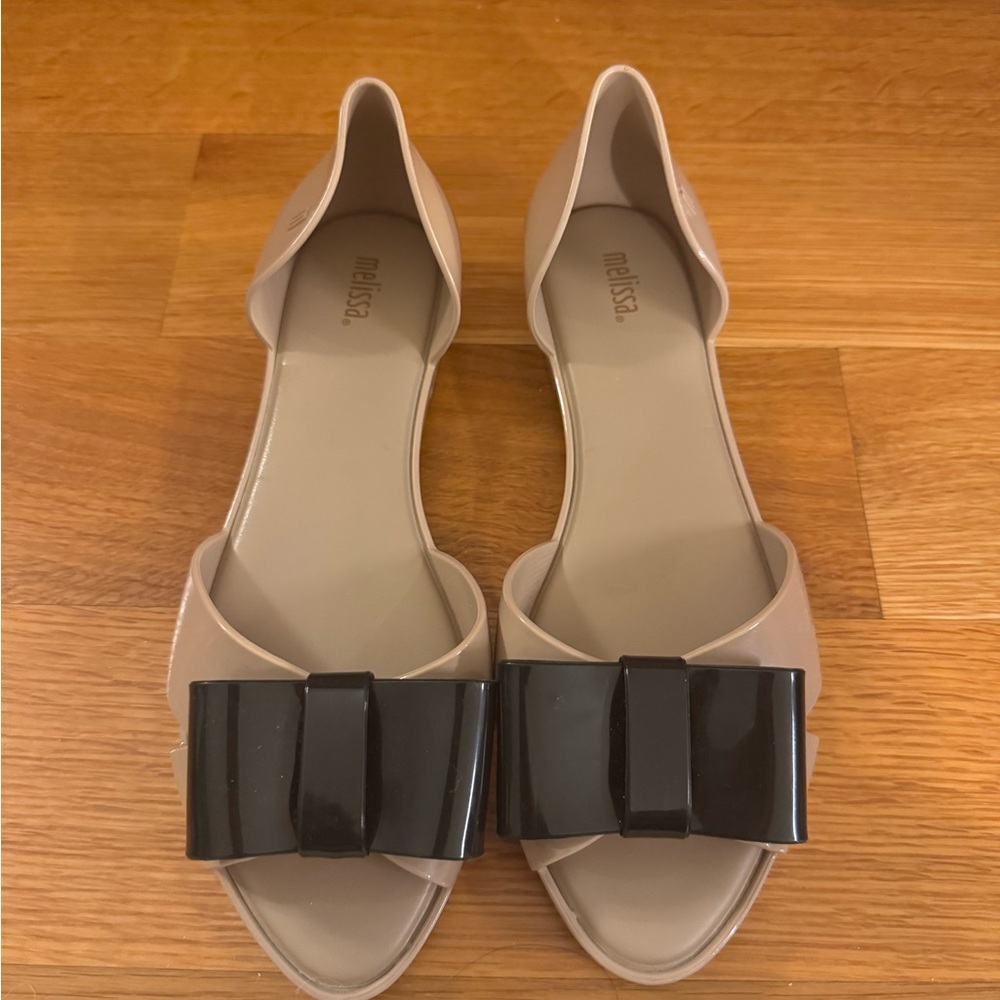 Melissa Women's Beige and Black Bow Peep Toe Flats - Size 8